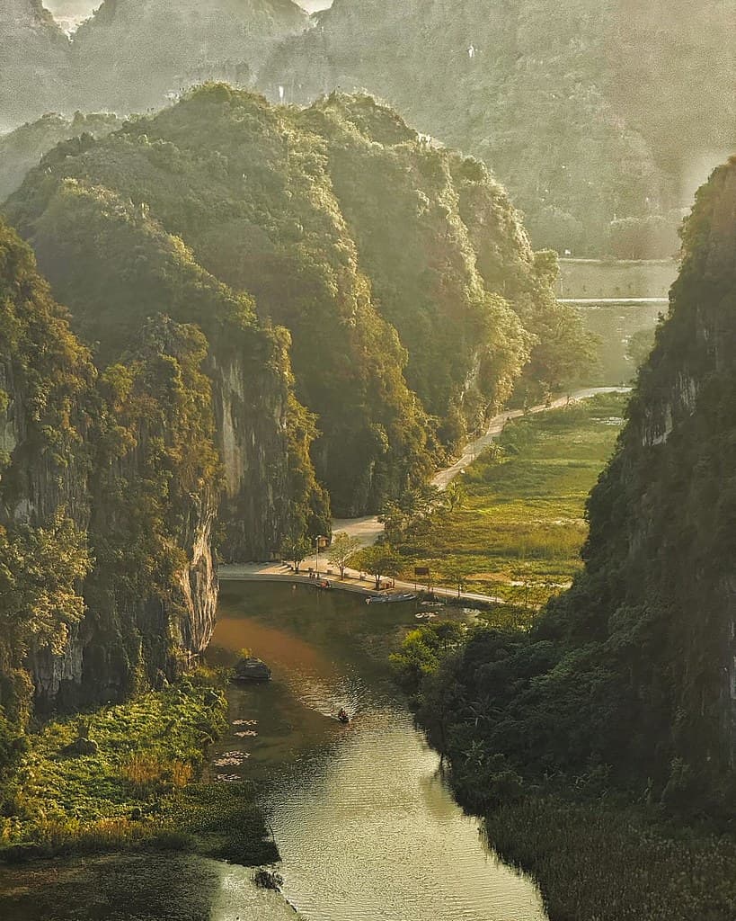 A photo of a trekker in Sirmaur